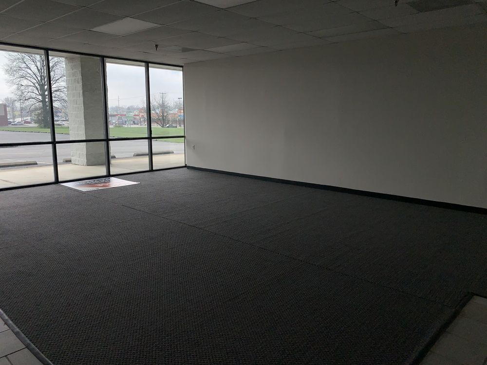 Blackiston Mill Shopping Center: 1418, 1420 Blackiston Mill Road, Clarksville, IN 47129